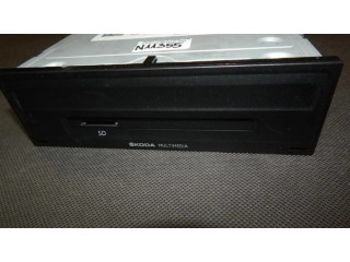 Радио/ проигрыватель CD/DVD / навигация