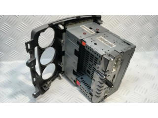 Радио/ проигрыватель CD/DVD / навигация