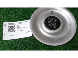 Заводская крышка (крышки) от центрального отверстия колеса