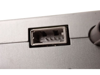 Радио/ проигрыватель CD/DVD / навигация