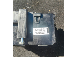 Блок предохранителей AV1T14A005EA Ford B-MAX