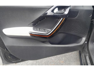 Радио/ проигрыватель CD/DVD / навигация    Peugeot 208    