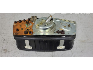 Спидометр (приборный щиток)    Mercedes-Benz 200 300 W123    