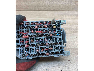 Блок предохранителей  9162439   Volvo V70    