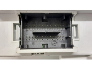 Блок предохранителей  50521891   Alfa Romeo Giulietta    