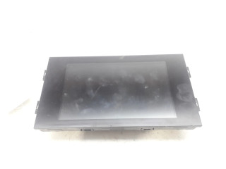 Радио/ проигрыватель CD/DVD / навигация