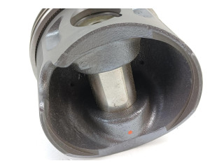  Поршень  028107065AM  Volkswagen PASSAT B4  