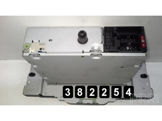 Радио/ проигрыватель CD/DVD / навигация