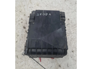 Блок предохранителей  1K0937125D, 1K0937125D   Skoda Octavia Mk2 (1Z)    