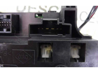 Ручка стеклоочистителей 8200127728   Renault Scenic RX