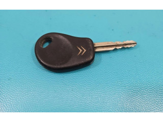 Блок управления двигателем ECU 9650825580, IMPRK1368956   Citroen Berlingo    