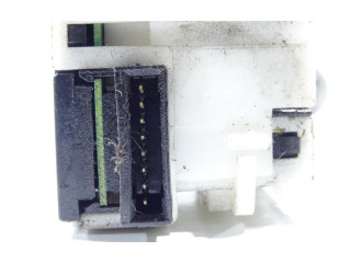 Ручка стеклоочистителей 25260EA001   Nissan Navara D40