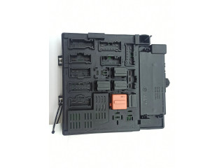 Блок предохранителей 6911922, 6905228   BMW Z4 E85 E86    