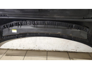 Капот двигателя