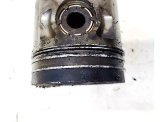  Поршень с шатуном    Volkswagen PASSAT B4  