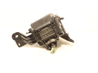 Pojistková skříňka Peugeot 301 2015