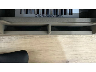 Priekinės sėdynės galvos atrama