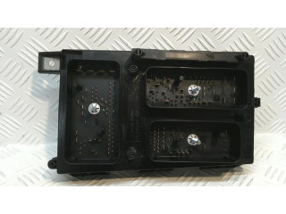 Блок предохранителей 13145033 Vauxhall Astra H