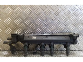 Топливная рампа 06A133317A   Volkswagen Golf IV  