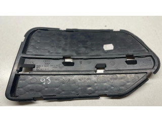 Нижняя решётка (из трех частей) Audi Q3 8U 2011-2016 года 8U0807151F