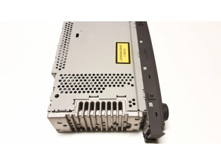 Радио/ проигрыватель CD/DVD / навигация