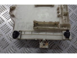 Блок предохранителей MN108319 Mitsubishi Colt