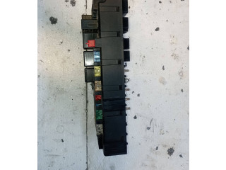 Блок предохранителей 8678449, 518828009 Volvo S60