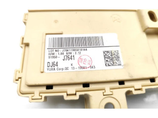 Блок предохранителей 91950-J7641 KIA Ceed