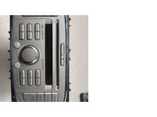 Радио/ проигрыватель CD/DVD / навигация