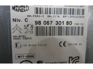 Радио/ проигрыватель CD/DVD / навигация