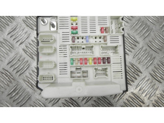 Блок предохранителей  8201044237   Renault Kangoo I    