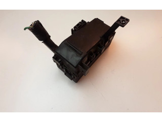 Pojistková skříňka 63564197 Nissan Navara 2008