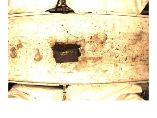   Pojistková skříňka    Mitsubishi Pajero 1990