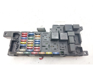 Блок предохранителей 8678449   Volvo S80