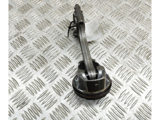 Поршень B 4204 T47 32298424, 31401957 Volvo XC40