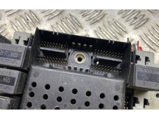 Блок предохранителей  8645729, 8676286   Volvo S80    