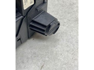 Блок предохранителей 30765646, 06W133   Volvo V70    