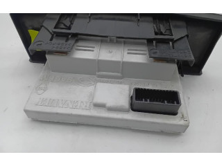 Дисплей    8200584888A   Renault Trafic II (X83)