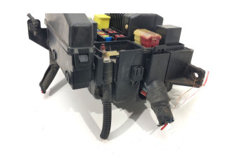 Блок предохранителей MR587807 Mitsubishi Outlander