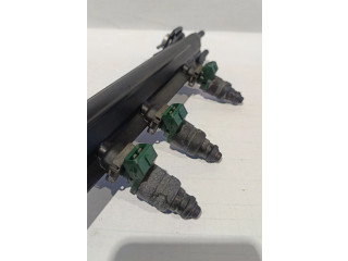 Топливная рампа 06A133317A   Audi A3 S3 8L  