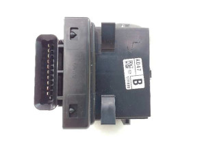 Ручка стеклоочистителей KD4717F899 Mazda 3 III