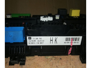 Блок предохранителей 13206762, 5DK00866932 Opel Astra H