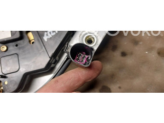 Zámek zadních dveří 2K0827201R Volkswagen Caddy 2009