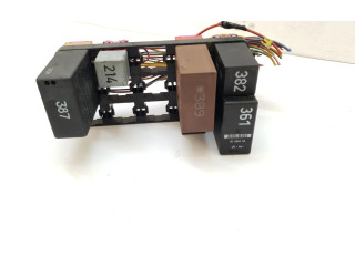   Pojistková skříňka 4A09077440, 4A09077440   Audi A8 S8 D2 4D 1998