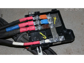 Узел подключения плюсовых проводов