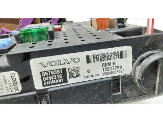 Блок предохранителей 8676391, 12217799 Volvo V70
