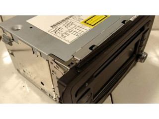 Радио/ проигрыватель CD/DVD / навигация