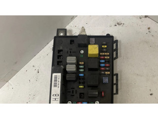 Pojistková skříňka 13206754 Opel Zafira B 2006