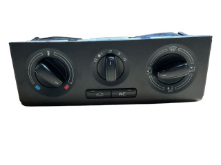 Топливная рампа 5J0820045D, X8047002   Skoda Roomster (5J)  