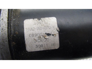 Притягиватель задней крышки